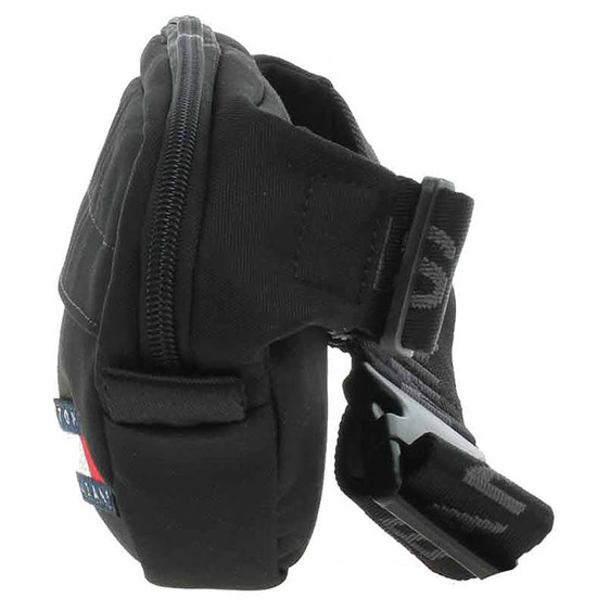 detail Tommy Hilfiger pánská ledvinka AM0AM13701 BDS Black