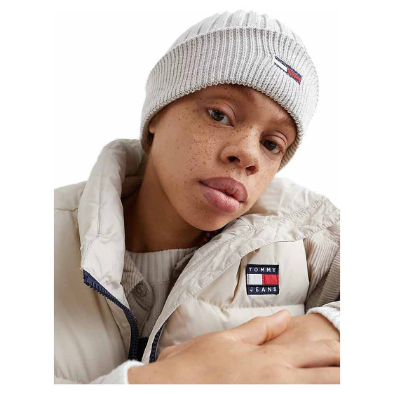 detail Tommy Hilfiger dámská čepice AW0AW12628 0IM Silver Grey Heather