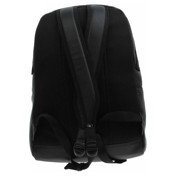 detail Calvin Klein pánský batoh K50K510112 BDS Black